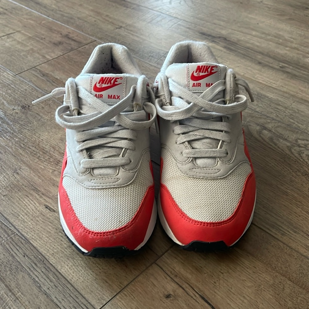 NIKE AIR MAX